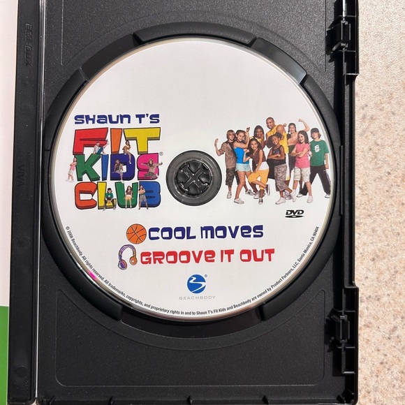 Shaun T's Fit Kids Club DVD - Picture 2 of 3
